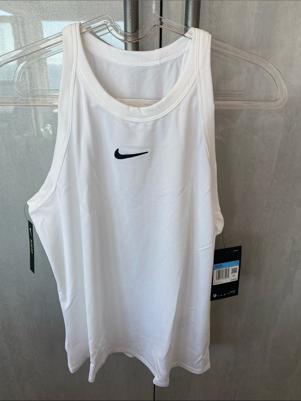 NWT Nike Women’s Slim Fit White Tennis Athletic tank size medium